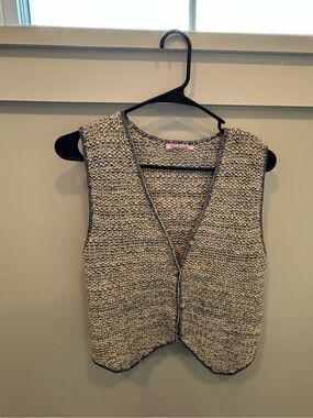 Knit Button-Front Vest Sweater - Cream & Black